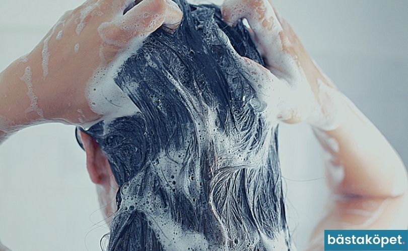 Använd ett återfuktande och skonsamt schampo