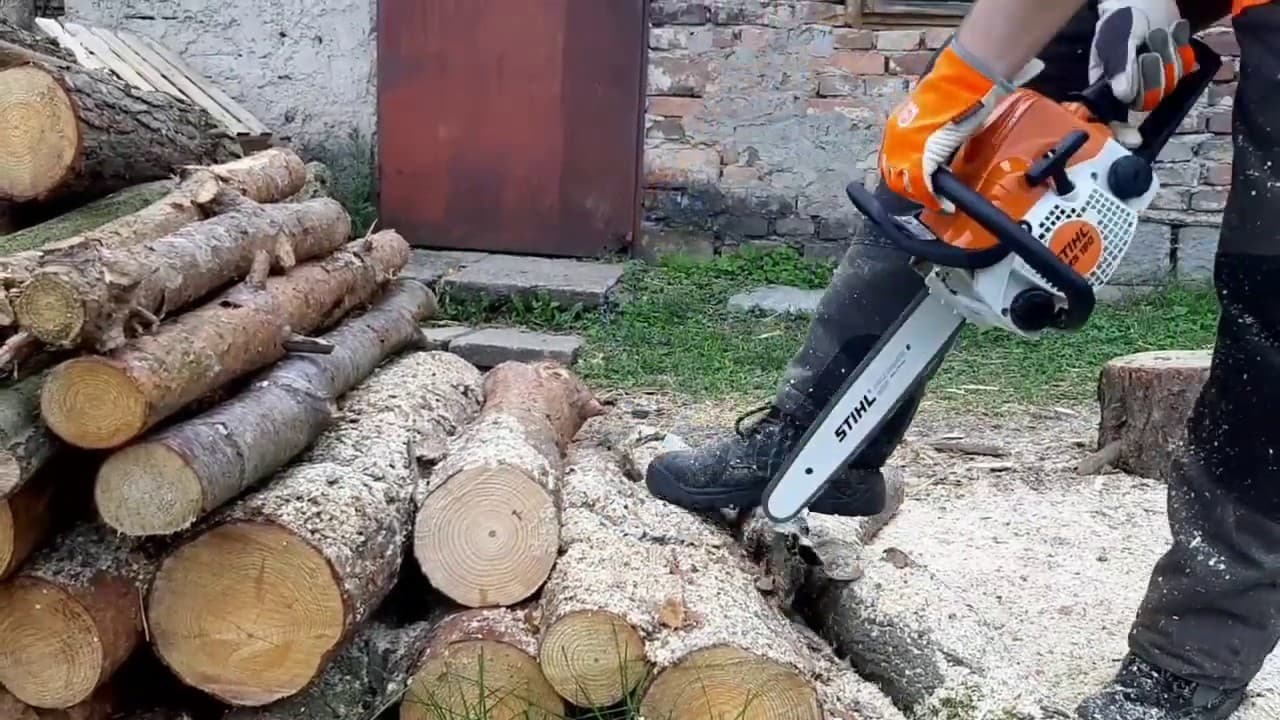 CHAINSAW Husqvarna 135 MARK II VS CHAINSAW STIHL MS 180 CUTTING FIREWOOD!