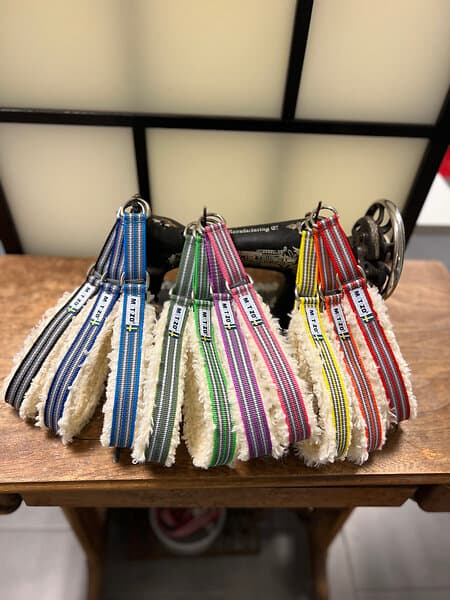 Metizo Fodrat Halsband Halvstryp, Vit Fårskinnsimitation 40 cm x 25 mm Blå