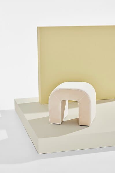 Pastill Odette puff i sammet Beige 45 40