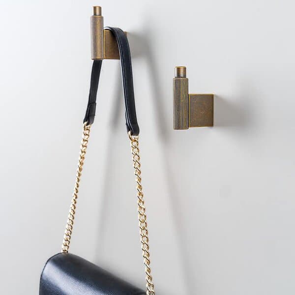 Beslag Design Krok Arpa antik mässing 373123-21