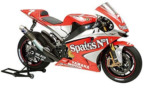 Tamiya 1:12 Yamaha YZR-M1 '04 No.7/No.33