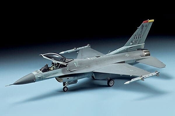 Tamiya 1:72 F-16CJ Fighting Falcon