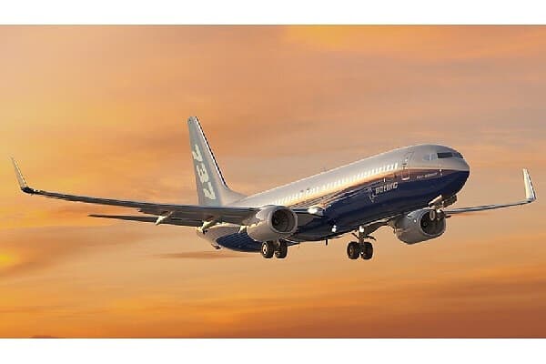 Revell Model Set Boeing 737-800 1:288