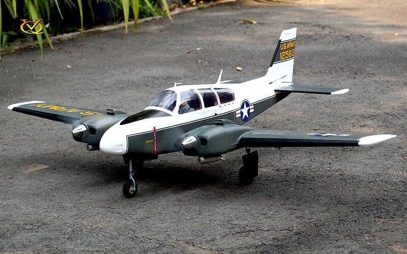 VQ Models VQ Beechcraft Baron US Army version 1,75 m EP GP