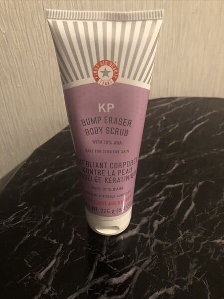First Aid Beauty KP Bump Eraser Body Scrub 10% AHA 226g