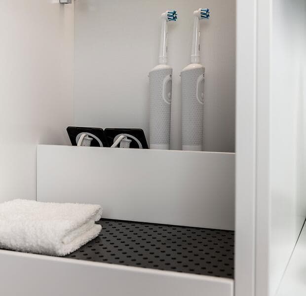 Svedbergs Laddstation badrumsskåp 50 (Vit)