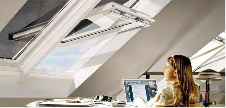 Velux Markis 940x1180 PK06, Manuell Aluminium, Trä Takfönster 3-glasfönster