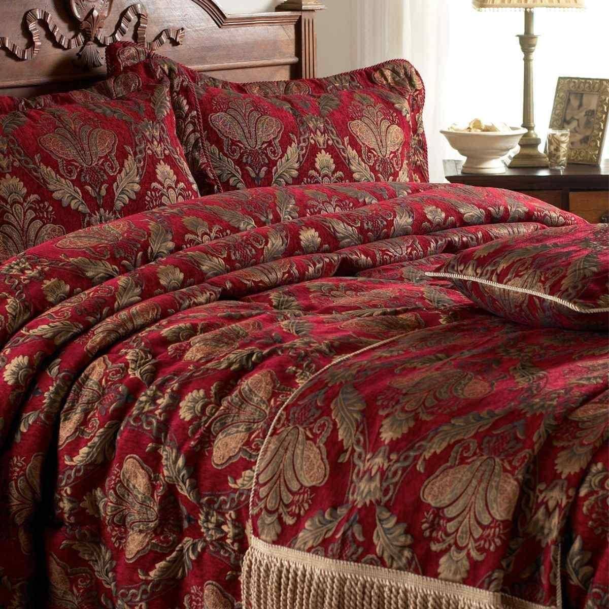 Riva Paoletti Shiraz Sängöverkast Guld, Röd (275x275cm)
