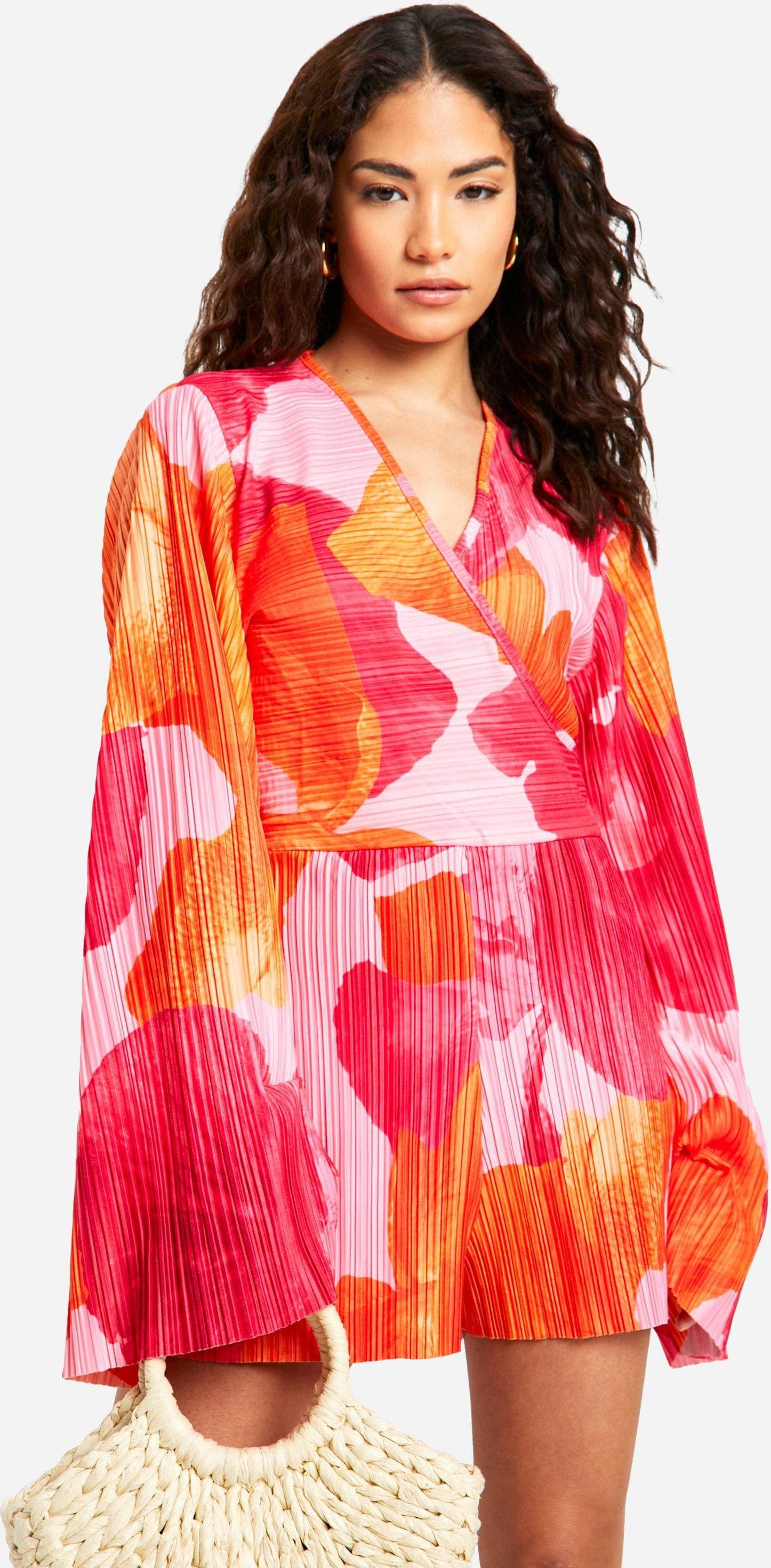 boohoo Petite Plisse Blommigt Mönstrad Playsuit - Pink