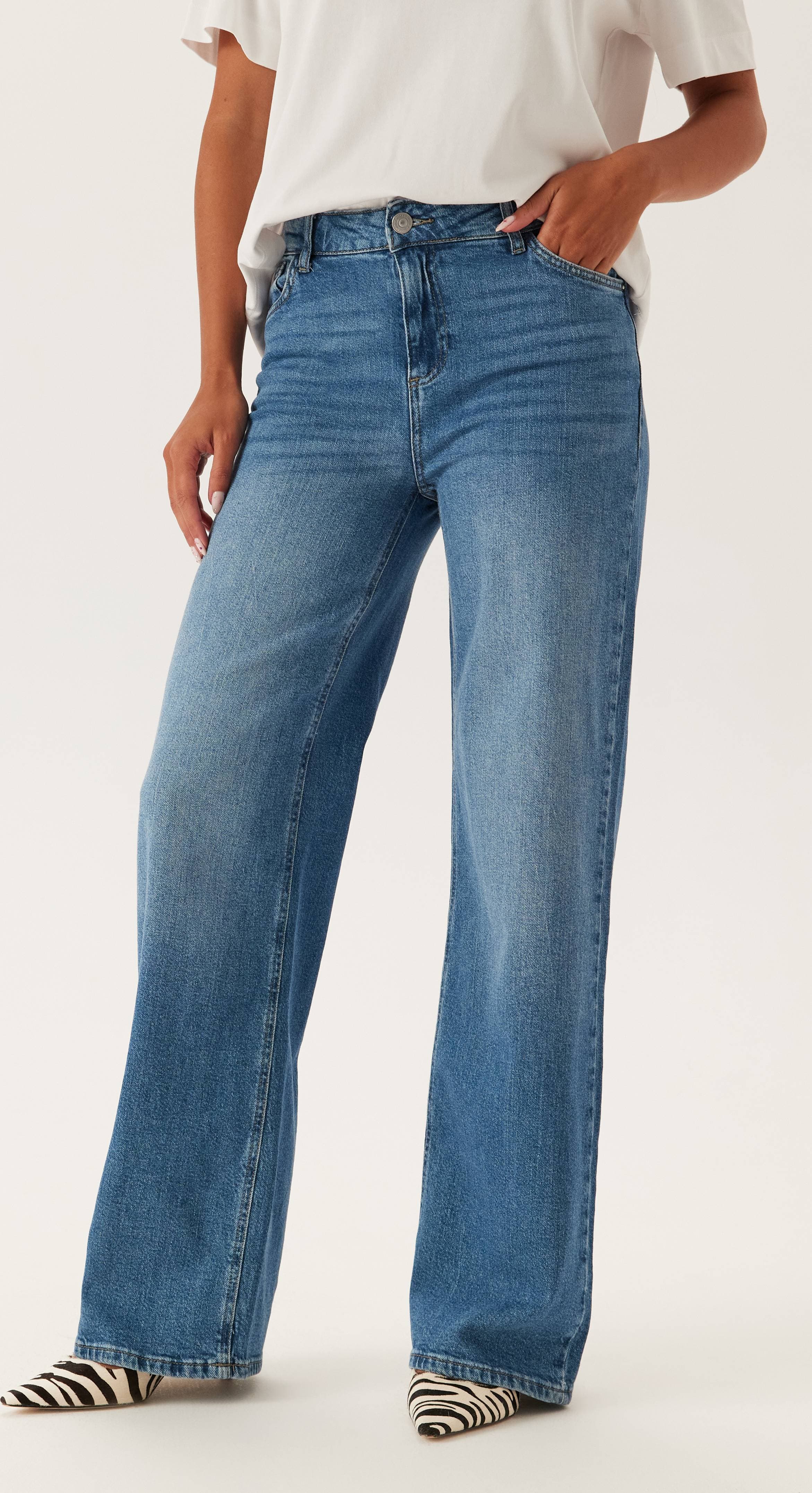 Pieces Pcsilke Mw Wide Jeans Mellanblå