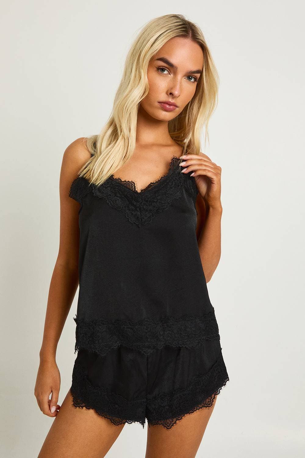 boohoo Dam Ögonfransspetsad Cami Shorts Pyjamasset - Black