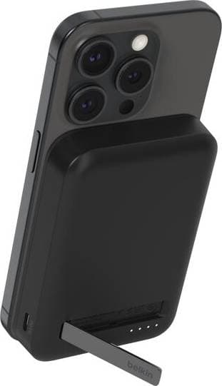 Belkin BoostCharge Pro trådlös powerbank 8000 mAh med Qi2, MagSafe-kompatibel bärbar laddare inbyggt utfällbart stöd För iPhone 15, 15 Plus, 15 Pro, 15 Pro Max, iPhone 14, m.fl. Svart